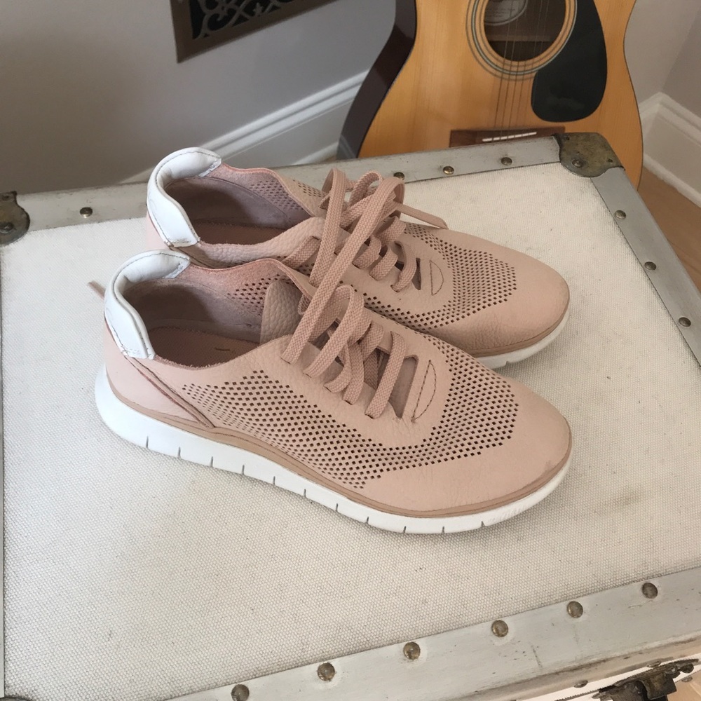 Vionic Pink Joey Sneaker. Size 6. EUC